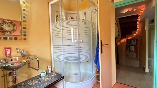 Lachaux (63290) Grande maison de village rénovée avec dépendance et jardin