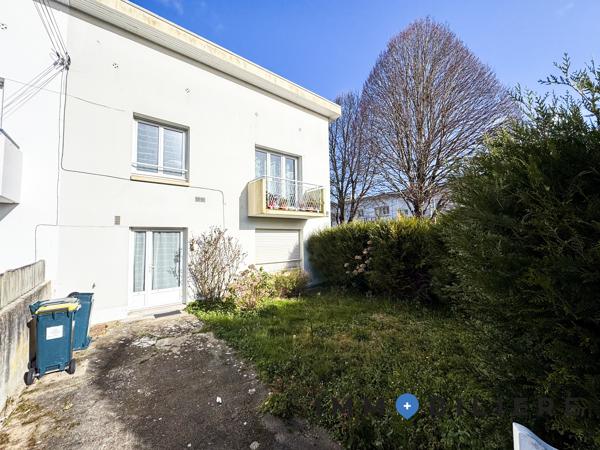 LORIENT CENTRE – Immeuble de 2 appartements avec jardins et stationnements. Vous serez aussi intéressé par