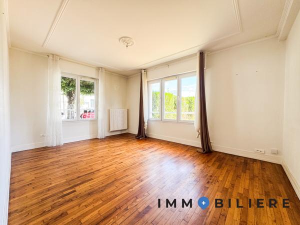 LORIENT CENTRE – Immeuble de 2 appartements avec jardins et stationnements. Vous serez aussi intéressé par