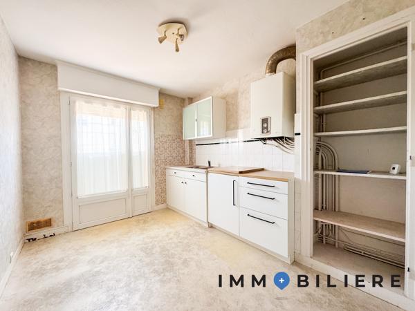 LORIENT CENTRE – Immeuble de 2 appartements avec jardins et stationnements. Vous serez aussi intéressé par