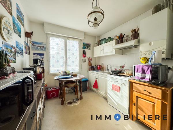 LORIENT CENTRE – Immeuble de 2 appartements avec jardins et stationnements. Vous serez aussi intéressé par