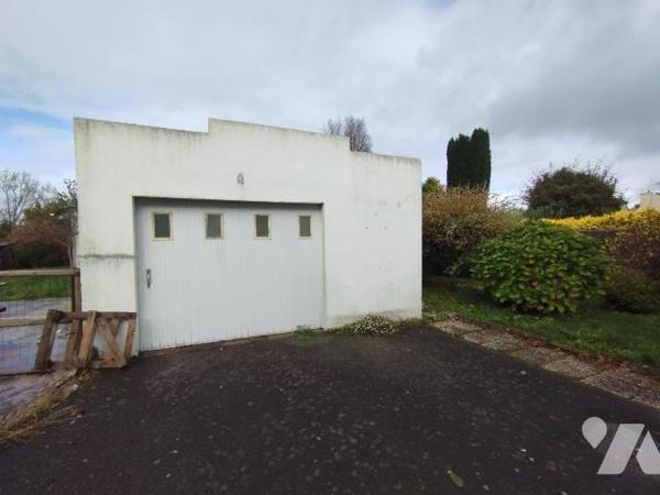 SITUÉE A LA SORTIE DE ROSPORDEN CETTE MAISON DE 89m² hab. env. comprend au RDC : entrée, cuisin...