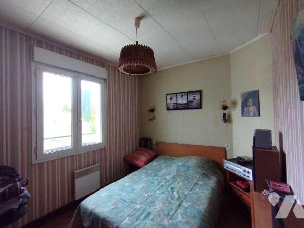 SITUÉE A LA SORTIE DE ROSPORDEN CETTE MAISON DE 89m² hab. env. comprend au RDC : entrée, cuisin...