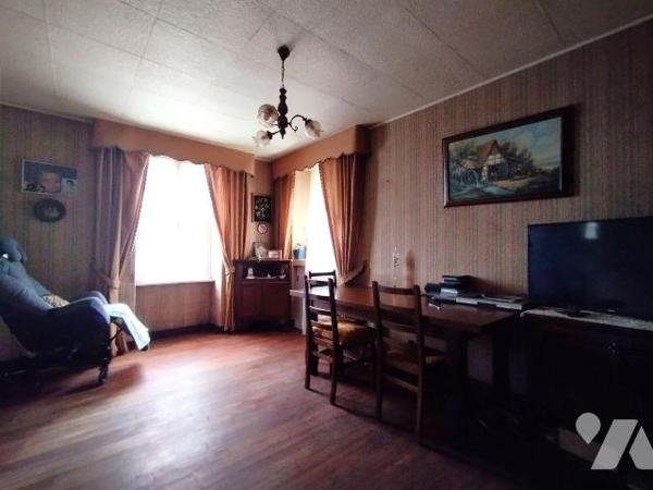 SITUÉE A LA SORTIE DE ROSPORDEN CETTE MAISON DE 89m² hab. env. comprend au RDC : entrée, cuisin...