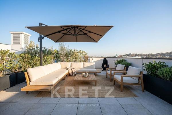 RARE - DERNIER ETAGE - 100M2 D'EXTERIEUR - ROOFTOP - TERRASSES - REEL VIE DE QUARTIER - METRO A 100M
