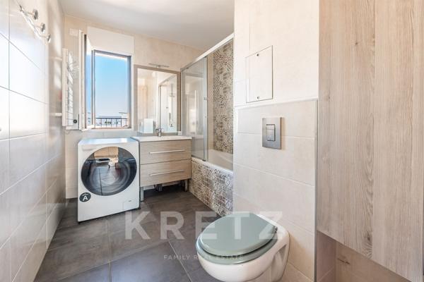 RARE - DERNIER ETAGE - 100M2 D'EXTERIEUR - ROOFTOP - TERRASSES - REEL VIE DE QUARTIER - METRO A 100M