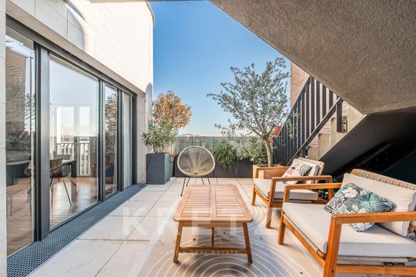 RARE - DERNIER ETAGE - 100M2 D'EXTERIEUR - ROOFTOP - TERRASSES - REEL VIE DE QUARTIER - METRO A 100M