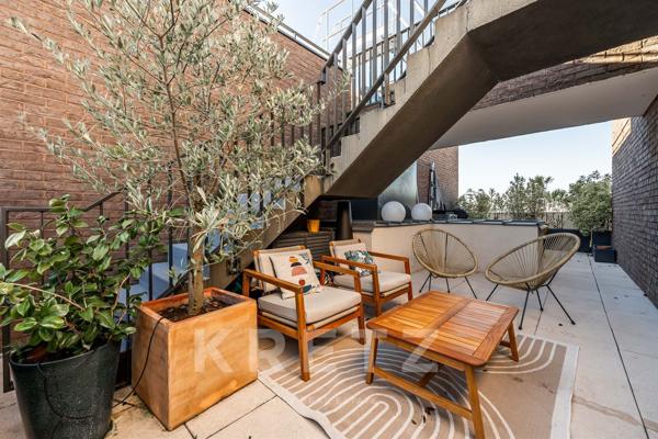 RARE - DERNIER ETAGE - 100M2 D'EXTERIEUR - ROOFTOP - TERRASSES - REEL VIE DE QUARTIER - METRO A 100M