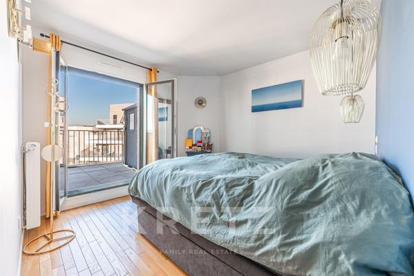 RARE - DERNIER ETAGE - 100M2 D'EXTERIEUR - ROOFTOP - TERRASSES - REEL VIE DE QUARTIER - METRO A 100M