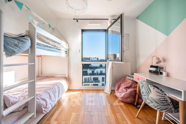 RARE - DERNIER ETAGE - 100M2 D'EXTERIEUR - ROOFTOP - TERRASSES - REEL VIE DE QUARTIER - METRO A 100M