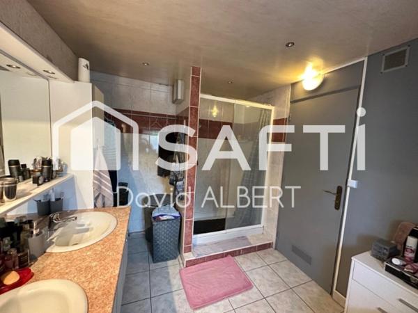 Grande maison de village sans mitoyenneté