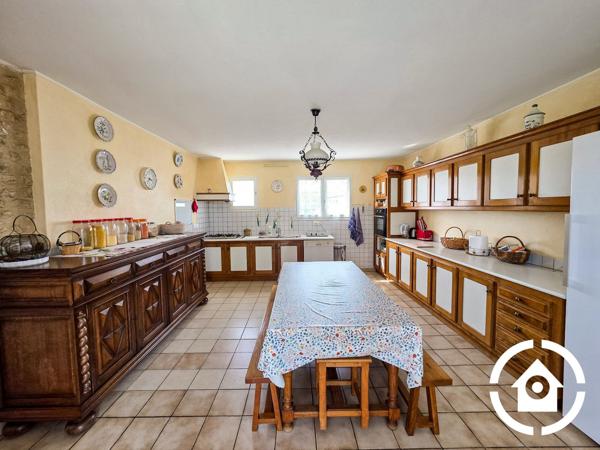 3 maisons + dépendances sur plus d’1 hectare