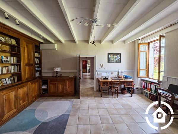 3 maisons + dépendances sur plus d’1 hectare