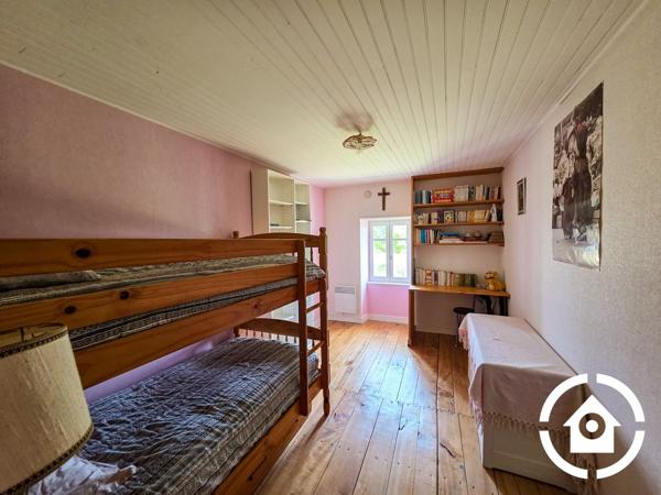 3 maisons + dépendances sur plus d’1 hectare