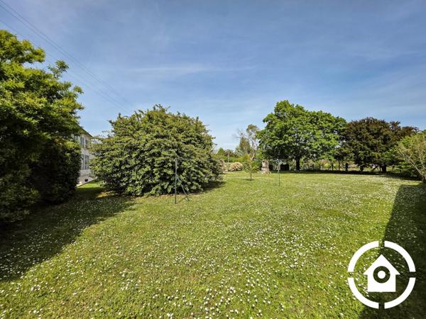 3 maisons + dépendances sur plus d’1 hectare