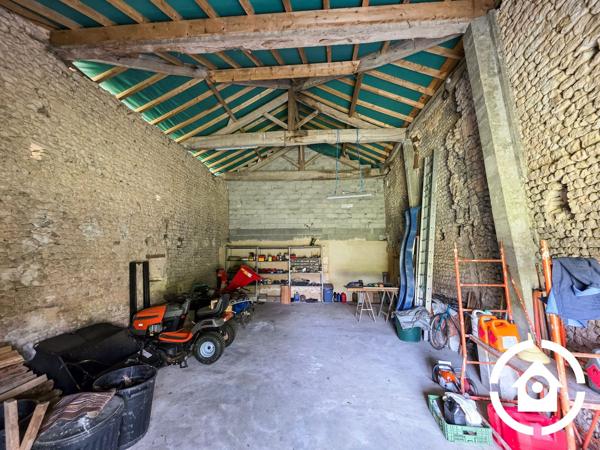 3 maisons + dépendances sur plus d’1 hectare