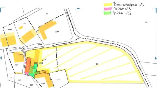 3 maisons + dépendances sur plus d’1 hectare