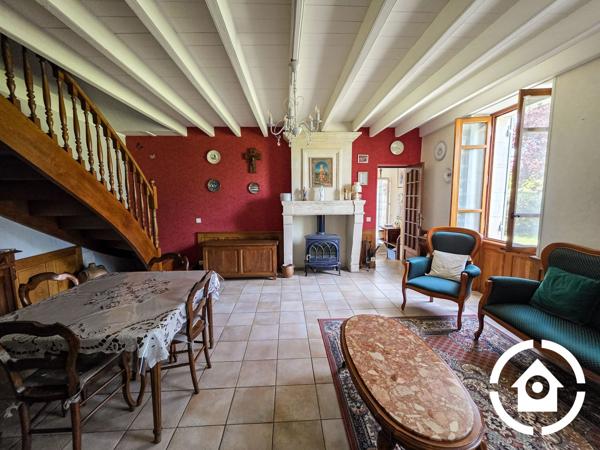 3 maisons + dépendances sur plus d’1 hectare