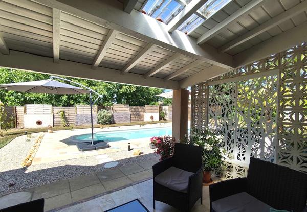 MAISON DE PLAIN PIED AVEC PISCINE - PROCHE CHASSENEUIL ET LA ROCHEFOUCAULD
