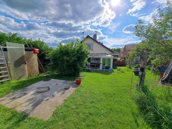 Maison de ville indépendante avec beau jardin