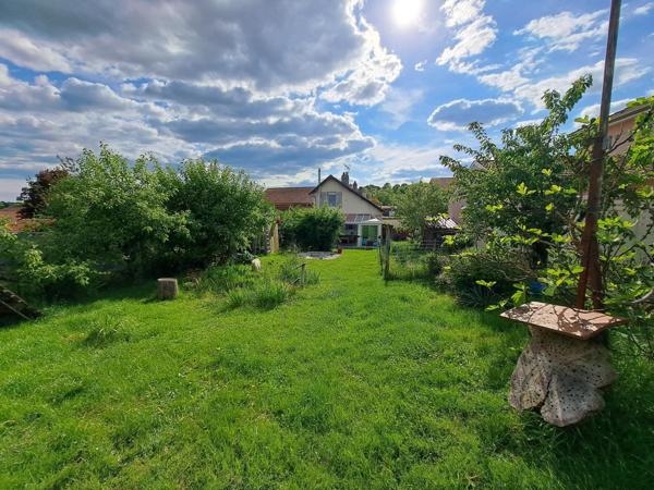 Maison de ville indépendante avec beau jardin