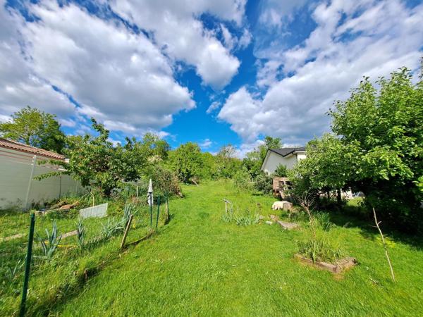 Maison de ville indépendante avec beau jardin
