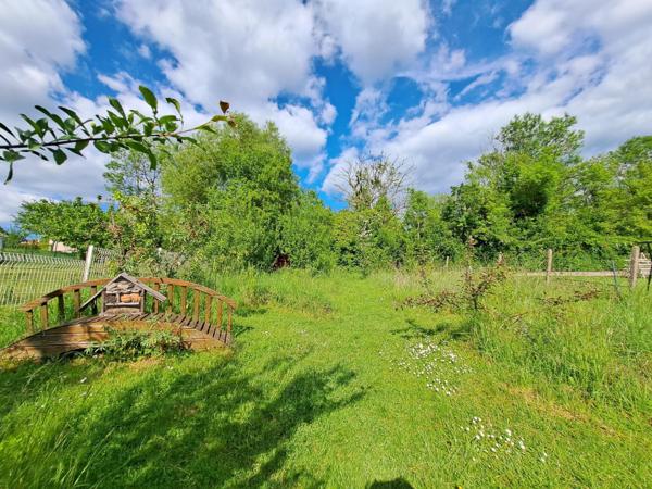 Maison de ville indépendante avec beau jardin