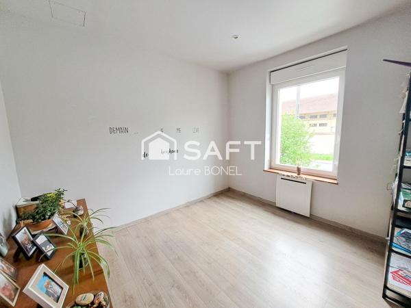 Maison de ville indépendante avec beau jardin