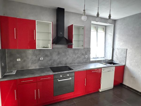 MAISON INDIVIDUELLE DE CARACTÈRE, TROIS CHAMBRES ET UN BUREAU/4ÈME CHAMBRE