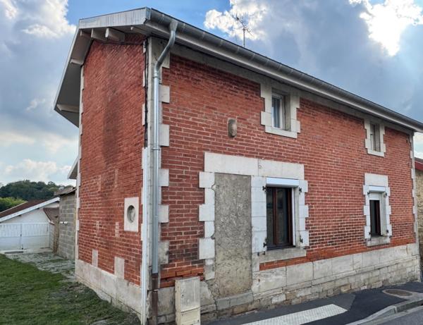 MAISON INDIVIDUELLE DE CARACTÈRE, TROIS CHAMBRES ET UN BUREAU/4ÈME CHAMBRE