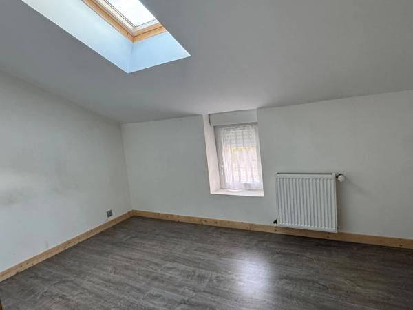 MAISON INDIVIDUELLE DE CARACTÈRE, TROIS CHAMBRES ET UN BUREAU/4ÈME CHAMBRE