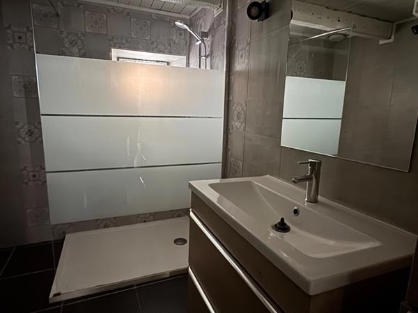 MAISON INDIVIDUELLE DE CARACTÈRE, TROIS CHAMBRES ET UN BUREAU/4ÈME CHAMBRE