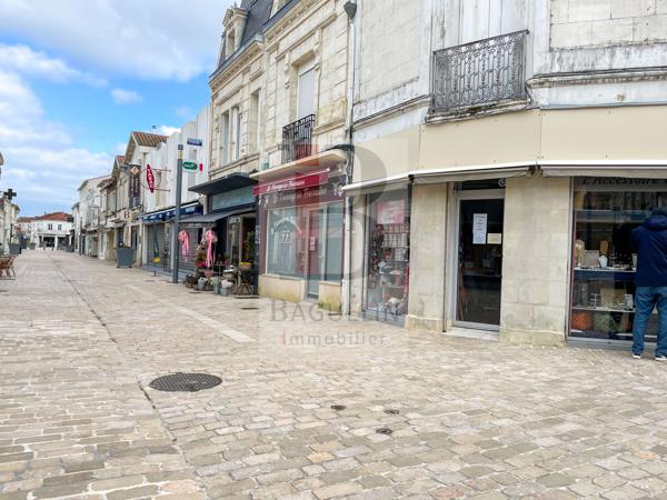 FONDS DE COMMERCE FOURAS RUE PIÉTONNE