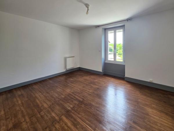 Maison à vendre à Terres-de-Haute-Charente (16270) - Charente
