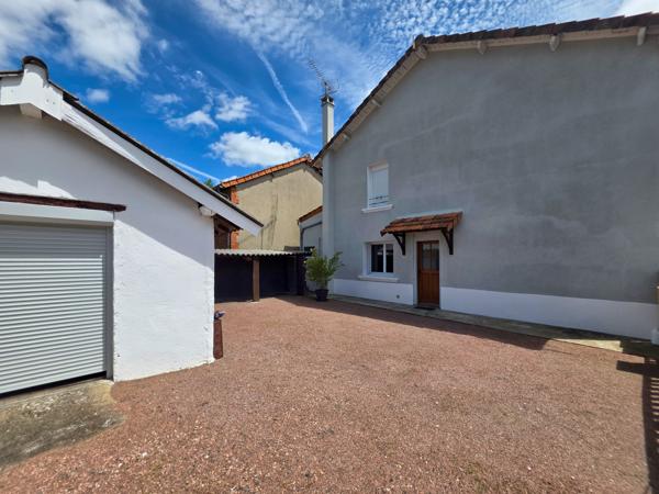 Maison à vendre à Terres-de-Haute-Charente (16270) - Charente