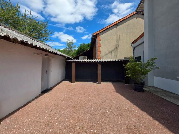 Maison à vendre à Terres-de-Haute-Charente (16270) - Charente