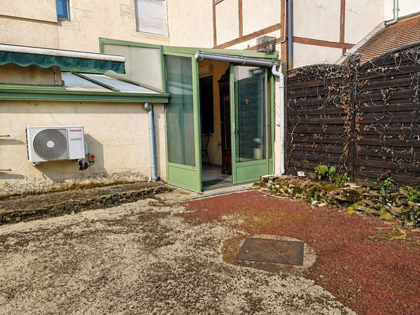 Appartement Nevers, 2 heures de Paris, avec cour privative,  ancien, charme, fonctionnalité, proche ISAT, proche centre-ville,