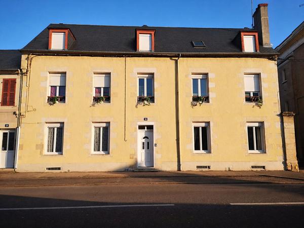 Appartement Nevers, 2 heures de Paris, avec cour privative,  ancien, charme, fonctionnalité, proche ISAT, proche centre-ville,