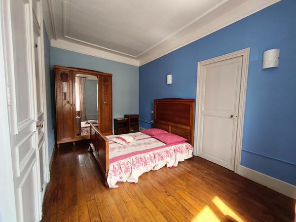 Appartement Nevers, 2 heures de Paris, avec cour privative,  ancien, charme, fonctionnalité, proche ISAT, proche centre-ville,