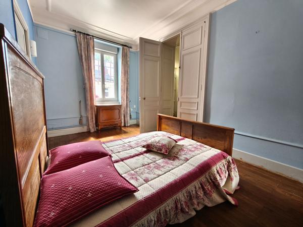 Appartement Nevers, 2 heures de Paris, avec cour privative,  ancien, charme, fonctionnalité, proche ISAT, proche centre-ville,