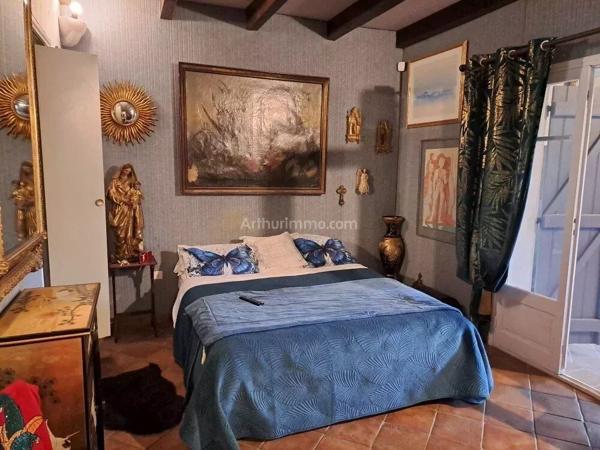 Vente                                                      Villa
                        
                     8 pièces                      210 m2                     à Salernes