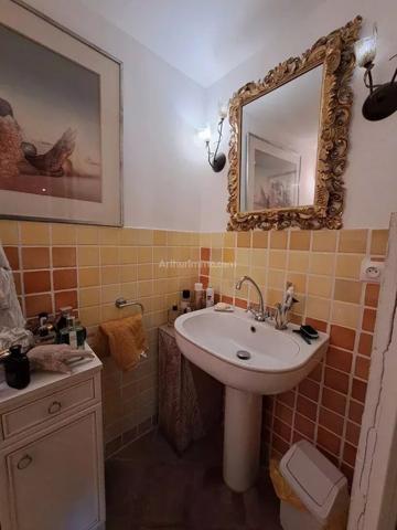 Vente                                                      Villa
                        
                     8 pièces                      210 m2                     à Salernes