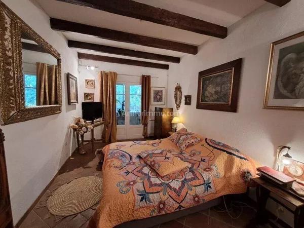 Vente                                                      Villa
                        
                     8 pièces                      210 m2                     à Salernes