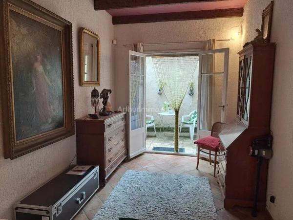 Vente                                                      Villa
                        
                     8 pièces                      210 m2                     à Salernes