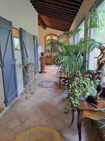 Vente                                                      Villa
                        
                     8 pièces                      210 m2                     à Salernes