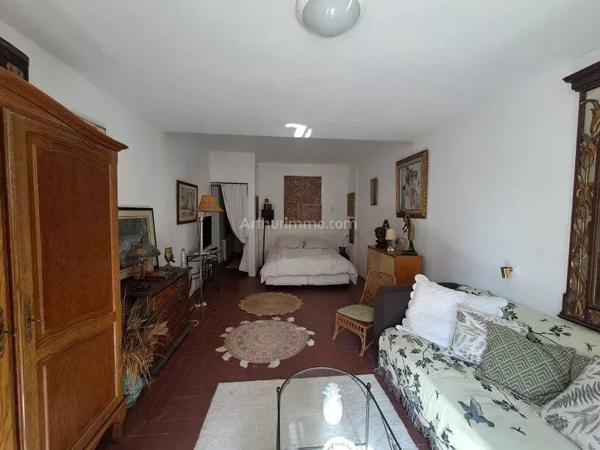 Vente                                                      Villa
                        
                     8 pièces                      210 m2                     à Salernes