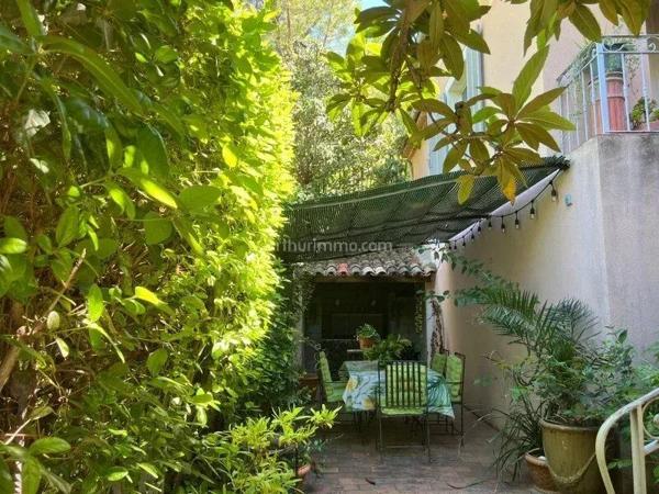 Vente                                                      Villa
                        
                     8 pièces                      210 m2                     à Salernes