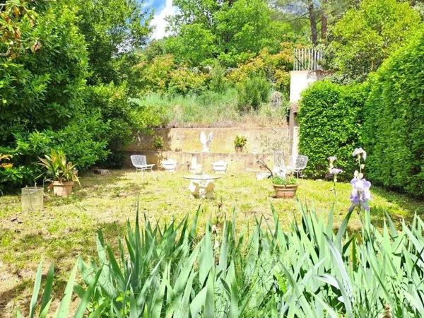 Vente                                                      Villa
                        
                     8 pièces                      210 m2                     à Salernes
