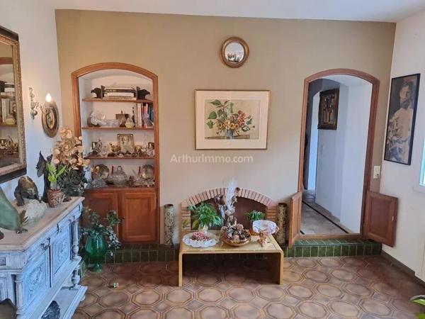 Vente                                                      Villa
                        
                     8 pièces                      210 m2                     à Salernes