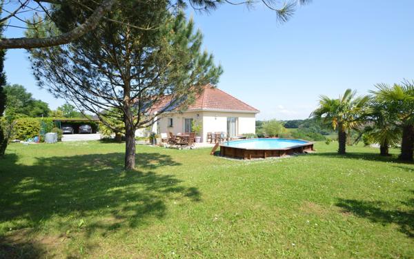 Maison à louer    5 pièces •    Buros